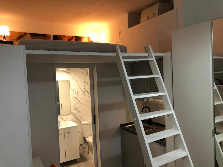 Apartment Pena De Francia Corrala En El Rastro De Madrid